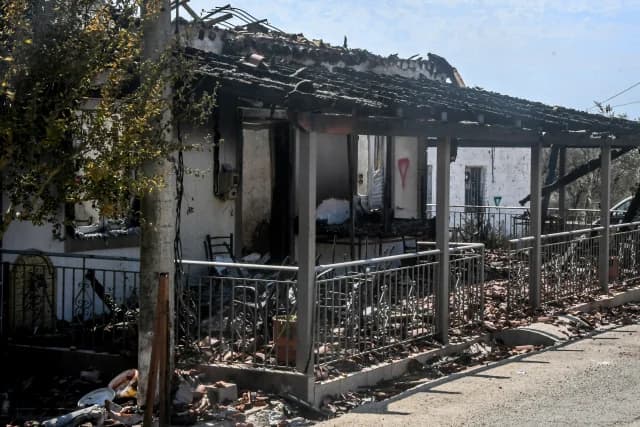 Beschleunigte Bewertung von Brandschäden: 33 'rote' Gebäude in Achaia