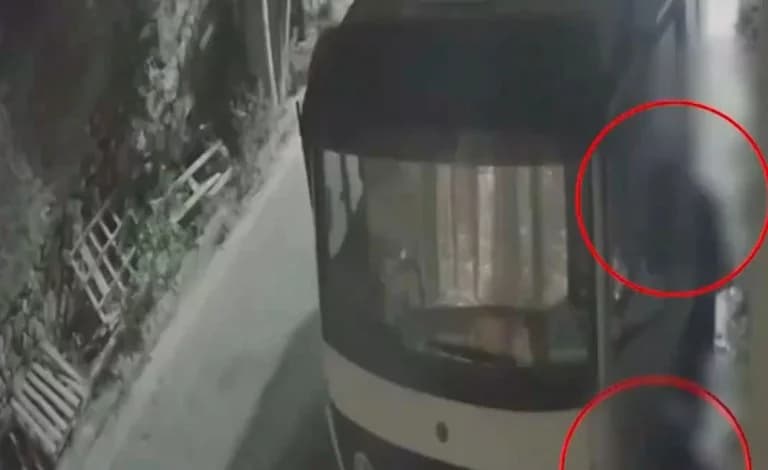 פיראוס: גניבת משאית על ידי 4 צעירים - תיעוד וידאו