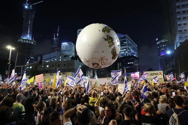 תל אביב: הפגנה המונית לשחרור החטופים הישראלים בעזה