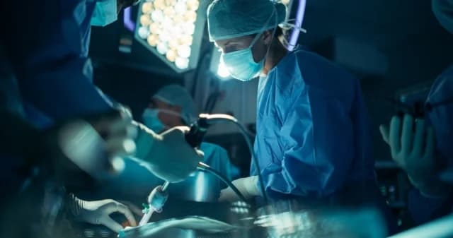Griechenland: Privatärzte führen Operationen in öffentlichen Krankenhäusern durch