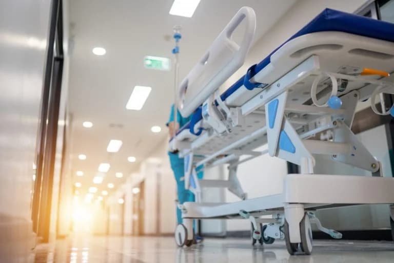 Fallo de ascensor en el Hospital 'Gennimatas': Preguntas sobre el mantenimiento