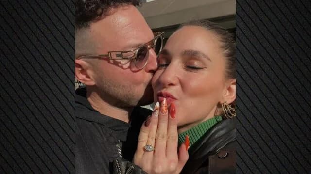 Evangelia zeigt Verlobungsring und kündigt Hochzeit auf Kreta an