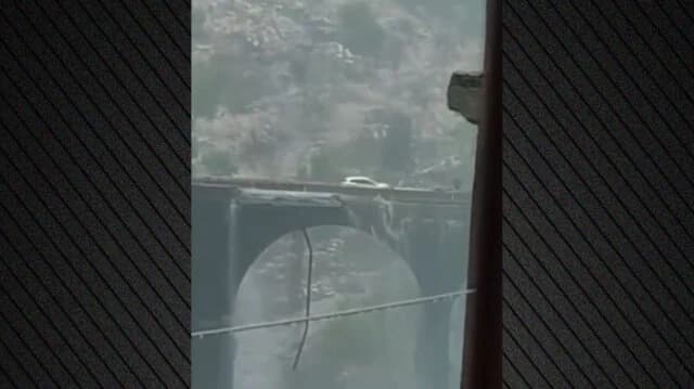 Sicilia: Colapsa puente mientras vehículos lo cruzaban