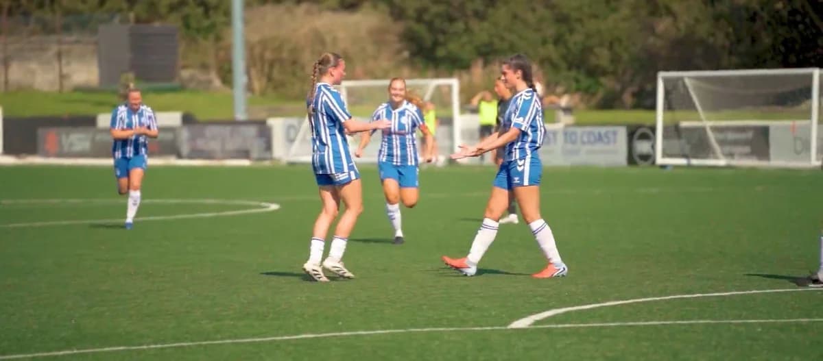 Skye Stout: Scores on debut after acne bullying (video)