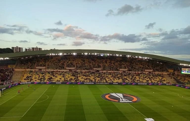 PSG Fans 'Invade' Nantes Stadium Wearing Opponent's Jerseys