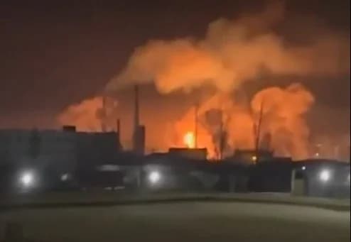 Russia: Oil Refinery and Hospital Roof on Fire After Drone Attack