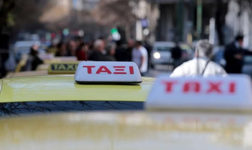 Κρήτη: Ταξιτζής αποβίβασε μητέρα με 3 παιδιά για να πάρει τουρίστες