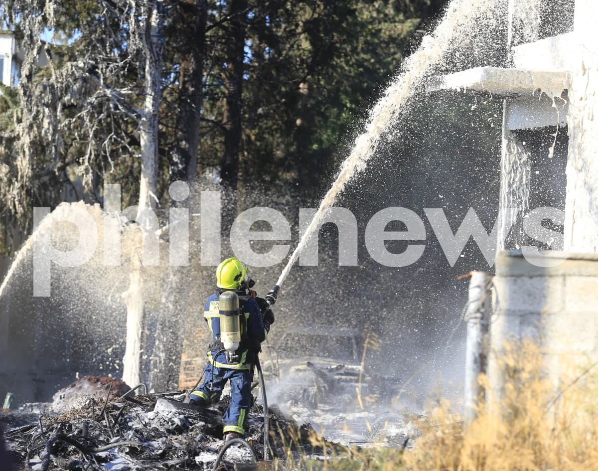 שריפה באזור התעשייה של ניקוסיה – מכוניות עולות באש