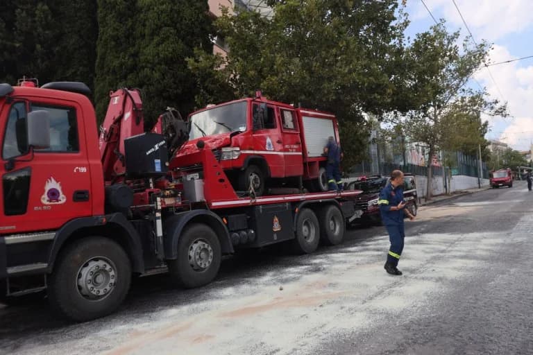 Nea Chalkidona: Accidente de Camión de Bomberos, Bombero Herido