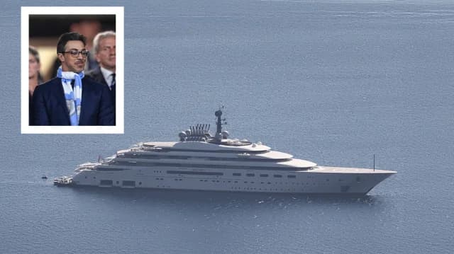 Σεΐχης Μανσούρ: Διακοπές στον κόλπο του Ναυαρίνου με την οικογένειά του