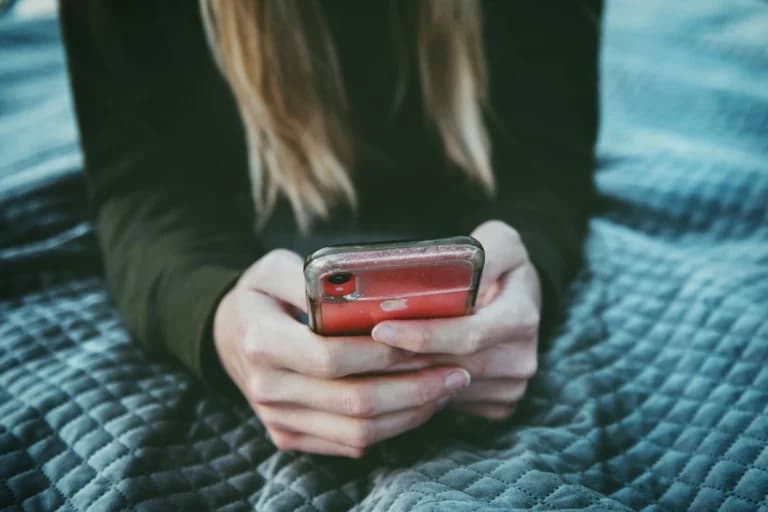 Roaching: The New Dating Trend Inspired by… Cockroaches