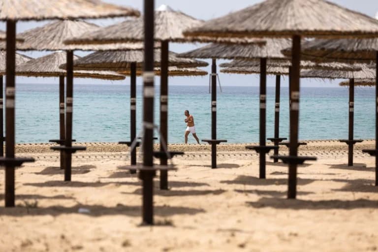 Χαλκιδική: Απομάκρυνση ομπρελών και εξοπλισμού από κάμπινγκ μετά από καταγγελία