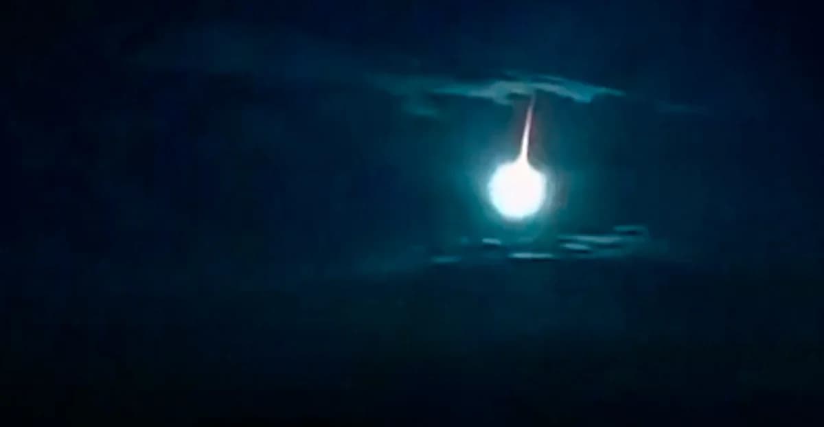 Brilliant Fireball Lights Up Japan's Sky