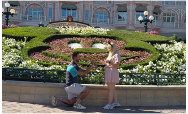 Konstantina Dimitriou: Propuesta de matrimonio de cuento de hadas en Disneyland