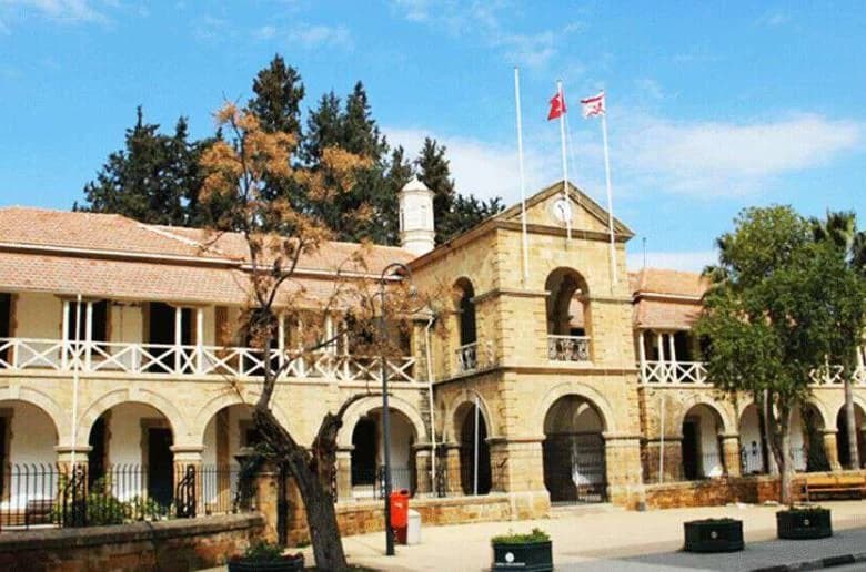 Enjuician a ex asesor de Mustafa Akinci por publicación en Facebook