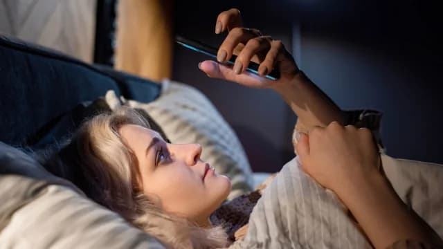 La demonización de la soledad y la explotación por la tecnología