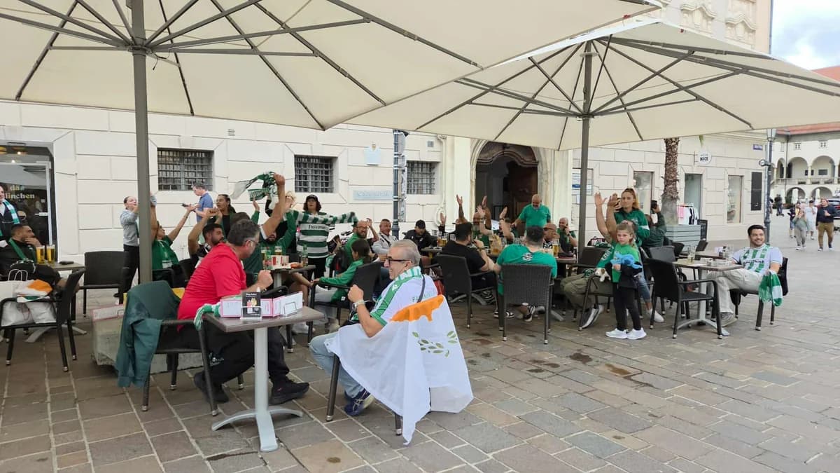 Fiesta "Verde" previa al partido del Omonia en Klagenfurt
