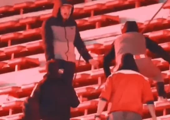 Αργεντινή: Διακοπή αγώνα Ιντεπεντιέντε λόγω επεισοδίων – Οπαδός έπεσε στο κενό