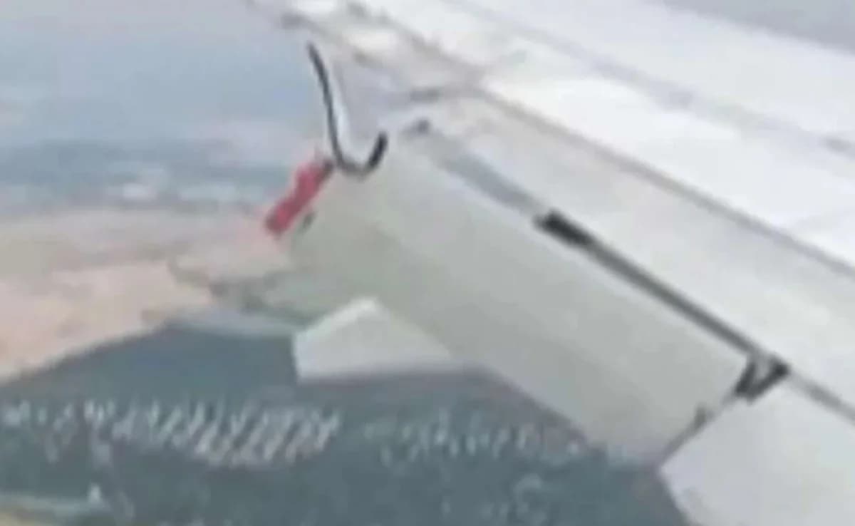 Delta-Flug: Teil des Flügels löst sich während des Fluges