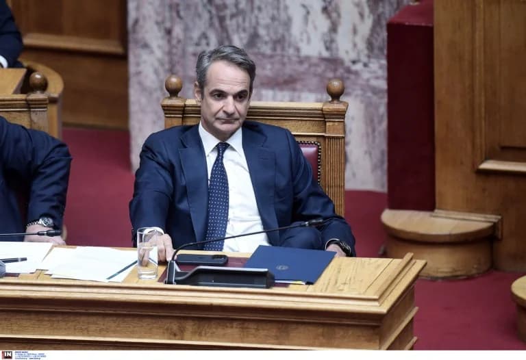 Πυρκαγιές και ΕΣΥ: Σφοδρή κριτική στην κυβέρνηση Μητσοτάκη από την αντιπολίτευση