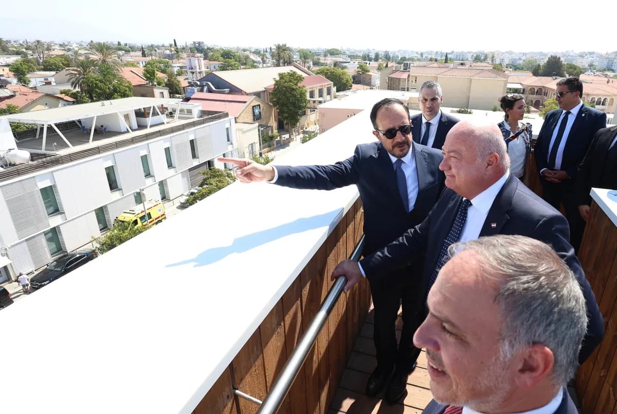 Canciller austriaco visita la zona de amortiguamiento de Nicosia