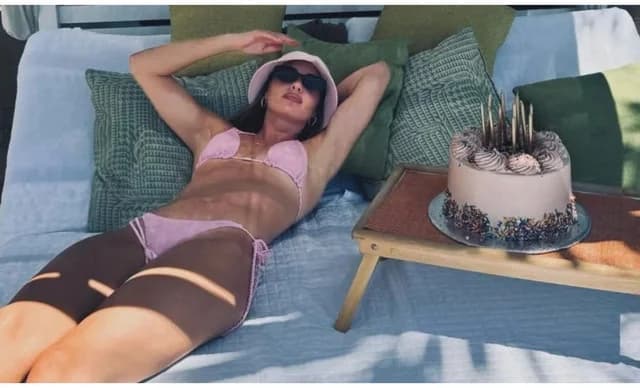 Katerina Dalaka: Incidente con el pastel de cumpleaños en EE.UU.