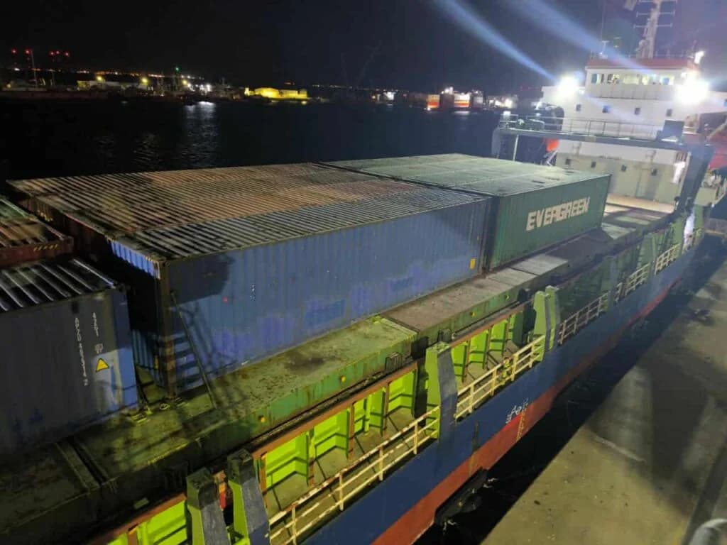 Barco de Ayuda Chipriota 'Atascado' Frente a la Costa Israelí