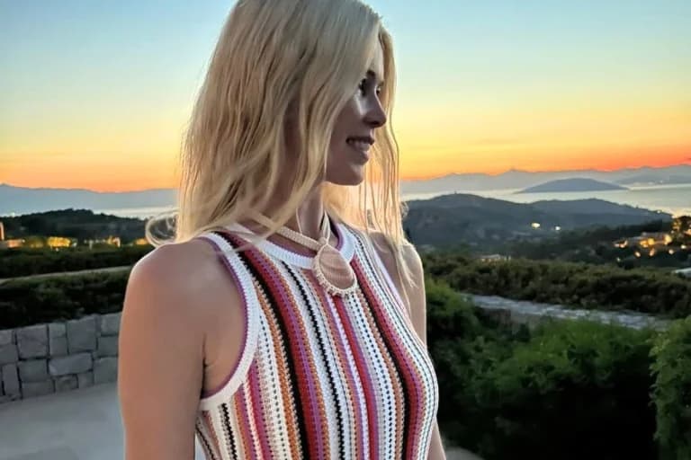 Claudia Schiffer: De vacaciones en Grecia – Supermodelo en Argólida