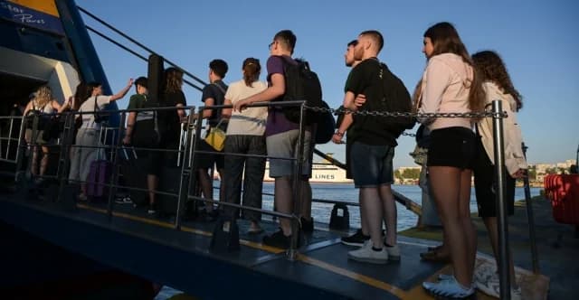 Aumento del tráfico en el Golfo Sarónico: 94 rutas desde El Pireo