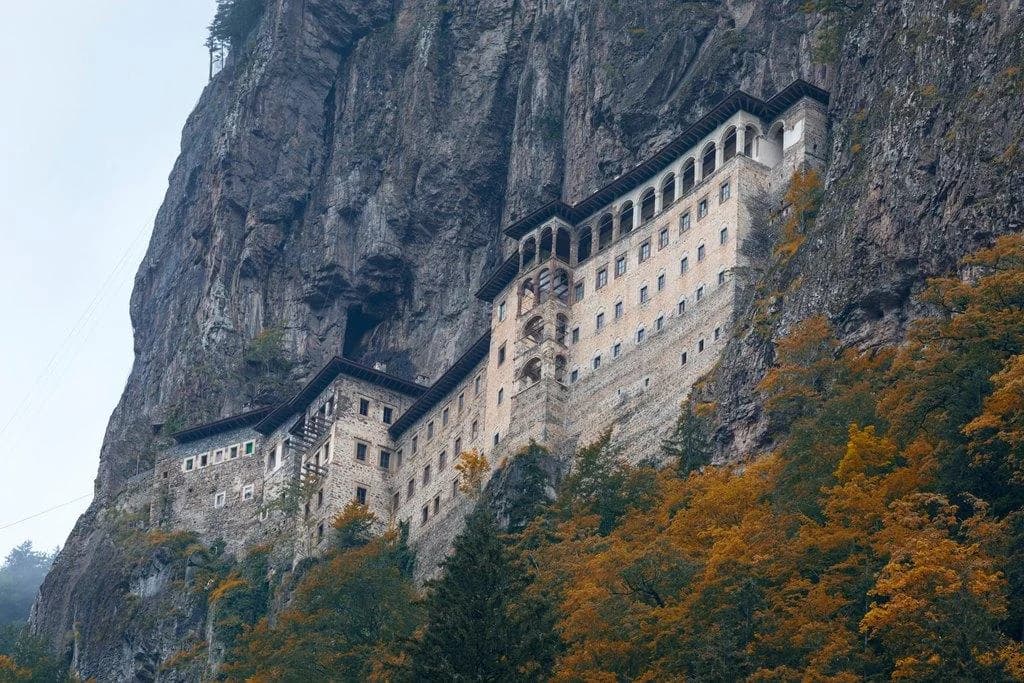 Divina Liturgia en Panagia Sumela a pesar de las reacciones