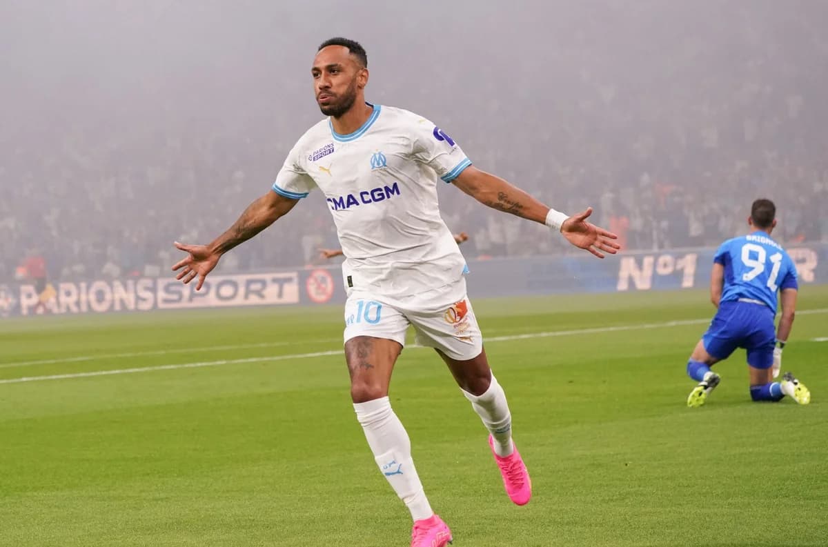 Aubameyang brilla en la victoria del Marsella sobre el París