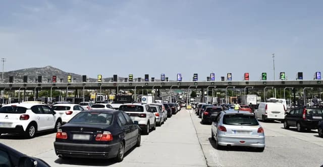 חזרה באוגוסט: עומס תנועה מאגיוי תיאודורוי לנאה פראמוס