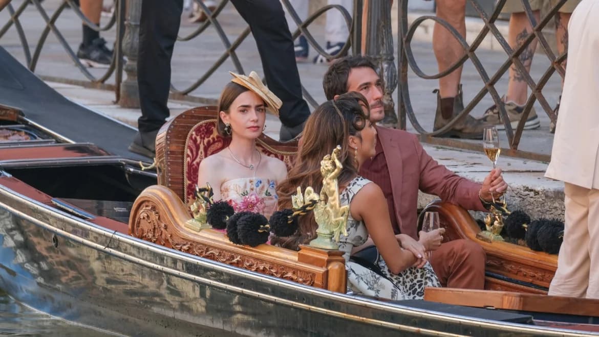 Emily in Paris: Συνεχίστηκαν τα γυρίσματα στη Βενετία μετά τον θάνατο βοηθού σκηνοθέτη