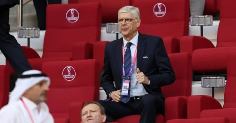 Walcott: Wenger me pidió que empujara a Messi por las escaleras