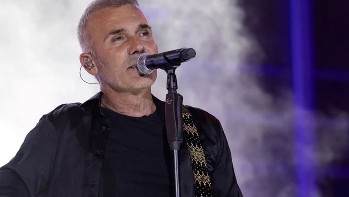 Stelios Rokkos apoya el lema «Free Palestine» en la escuela de Lemnos