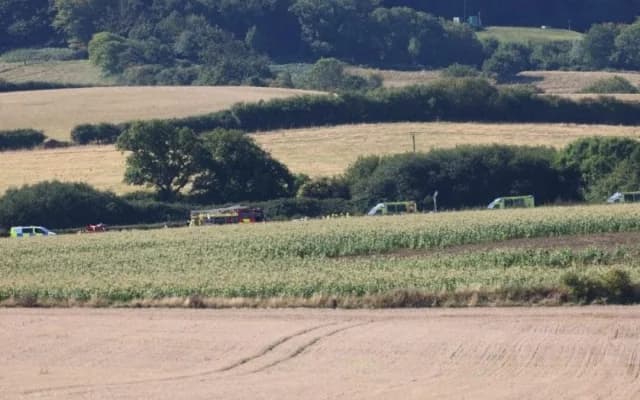 Hubschrauber stürzt auf Isle of Wight, England ab