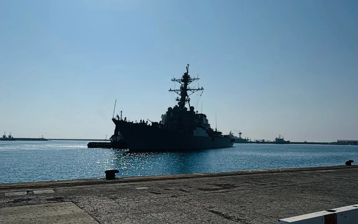 Zerstörer USS Mitscher legt in Limassol an