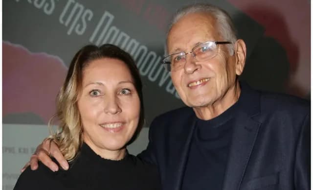 «Esta noche es la primera noche que no estás aquí...»: conmovedora despedida de la hija a D.Konstantaras