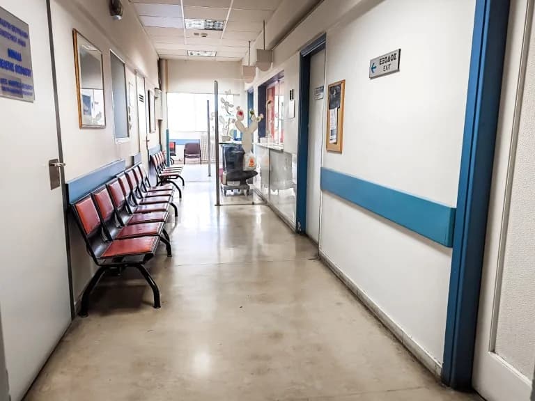 Yannakos: Campana de advertencia por los problemas del SNS griego y los 'récords negativos' de Grecia