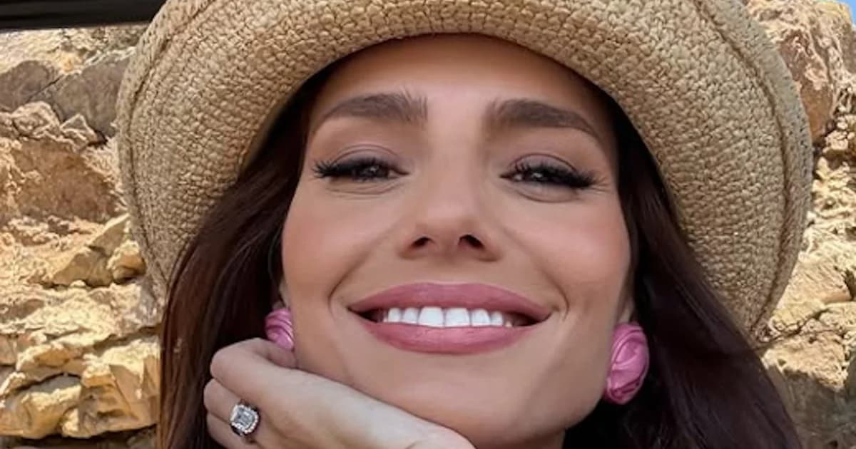 Iliana Papageorgiou: Impresses in pink swimsuit in Koufonisia