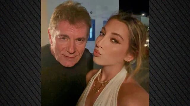 Ángelos Dionysiou macht mit seiner Tochter Urlaub in Kasos