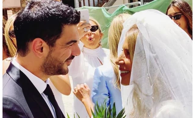 Elena Andreou dedica un video romántico a Stavros Konstantinou por su cumpleaños