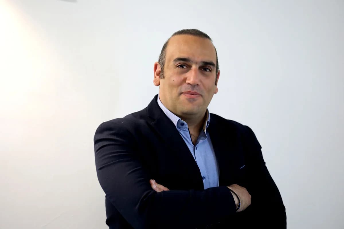 Karousos: ¿Dónde están los archivos de la Oficina de Prensa y los Ministerios?
