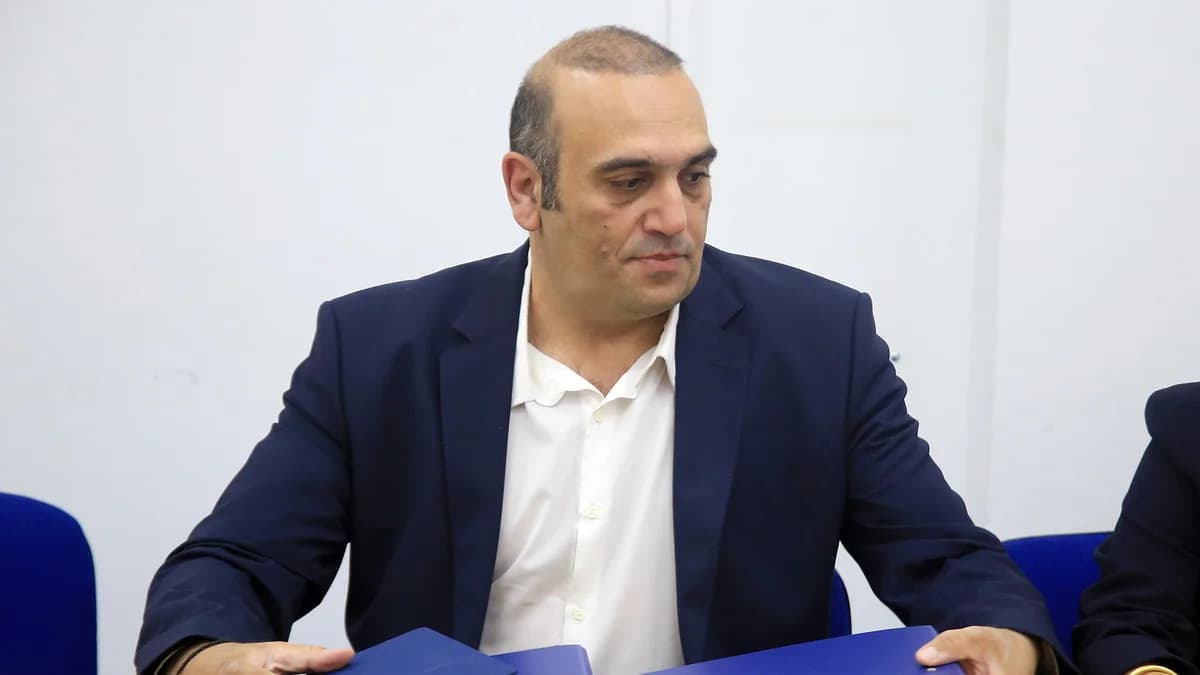 Denuncia Karousos: Eliminadas acciones de ex ministros – GTP niega acusaciones