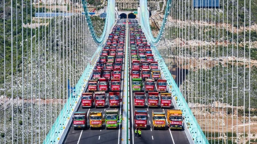 El puente más alto del mundo supera la prueba de estrés