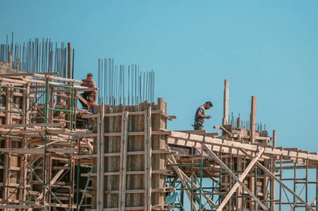 ELSTAT: Baugenehmigungen steigen im Mai 2025 um 31,6%