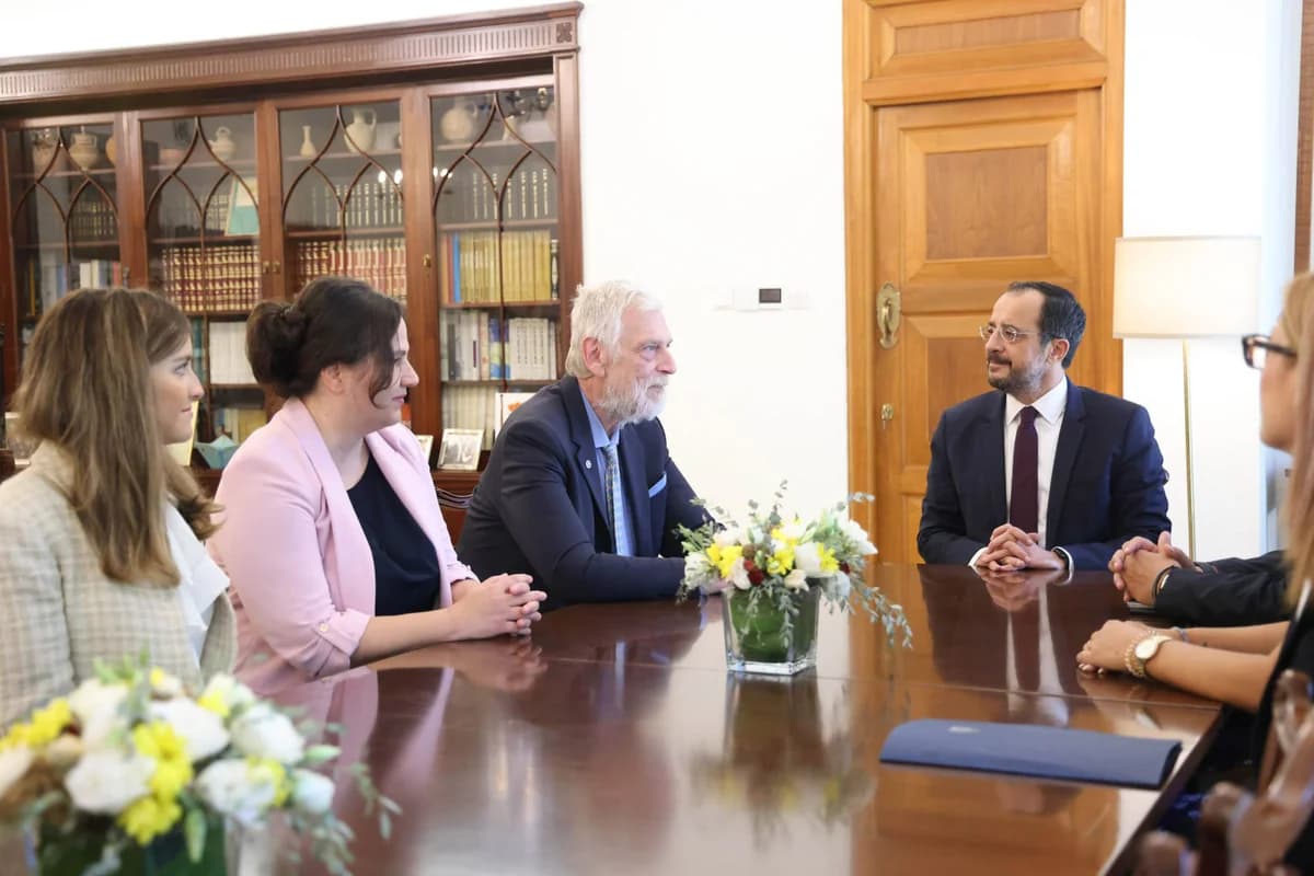 Christodoulides trifft griechischen Vizeaußenminister und diskutiert Demografie