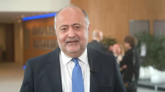 D. Tsiodras: "In Griechenland diskutieren wir über Erhöhungen, während in Europa über Kürzungen diskutiert wird"