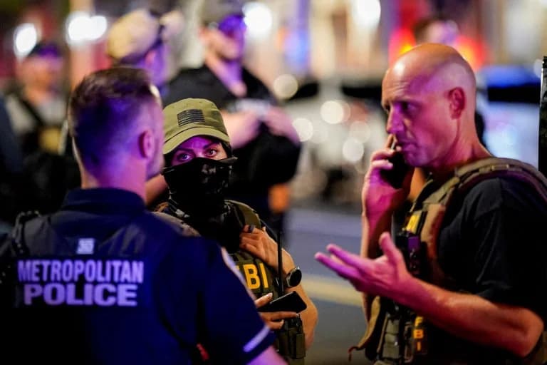 Washington: Hombre lanza un sándwich a un agente y enfrenta cargos por delito grave