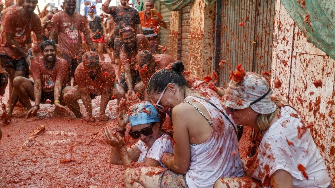 Spanien: Tausende färben Buñol beim La Tomatina Festival rot